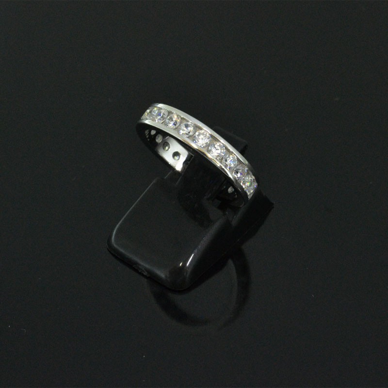 Anello con zirconi misura 13 53 in argento 925%