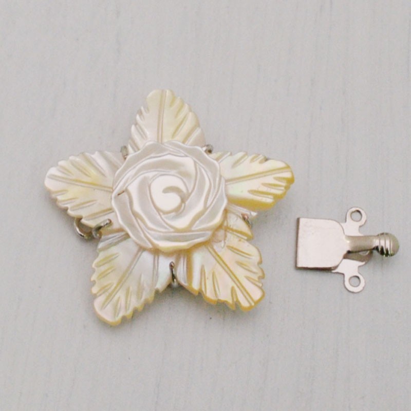 CHIUSURA CENTRALE IN MADREPERLA con fiore 3 fili 32 mm incastro per collana bracciale