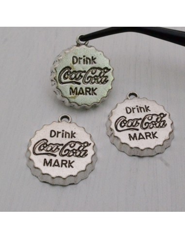 ciondolo forma tappo coca cola in metallo 22x 24 mm PER BIGIOTTERIA