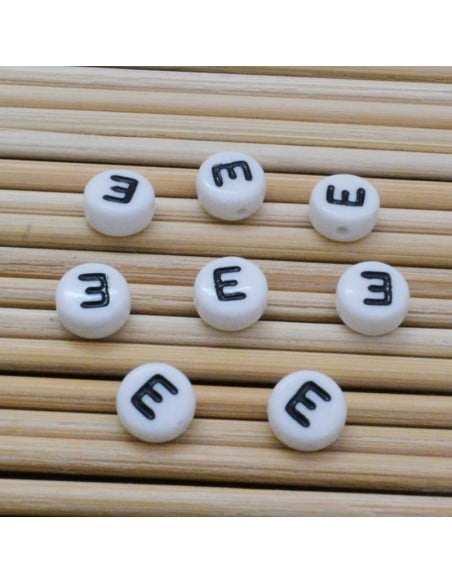 Perline lettera E scritta nera plastica bianca 7mm 12pz Bigiotteria GDO | Gioie d'Oriente