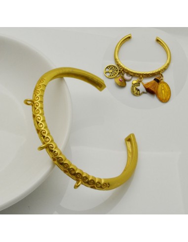 Bracciale rigido oro aperto forma C filo mazzo rotonda lavorata 6 mm con 3 anellini per ciondoli in ottone diametro 60 mm