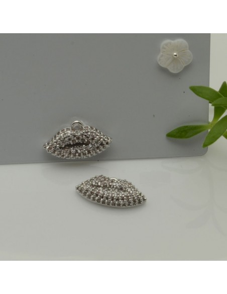 Ciondolo bocca in ottone con strass e zirconi 9.4x17 mm 1pz Gioie d'Oriente
