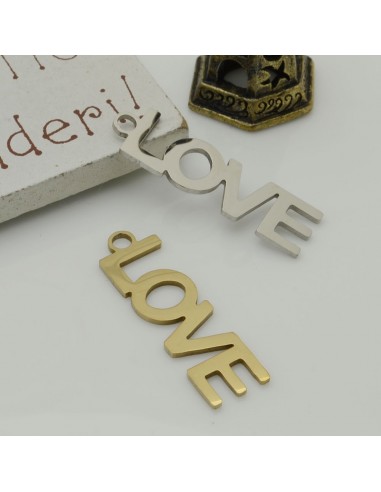 Ciondolo scritta LOVE in acciaio inossidabile 10x30 mm 1pz colori vari Gioie d'Oriente