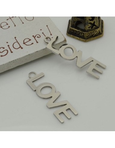 Ciondolo scritta LOVE in acciaio inossidabile 10x30 mm 1pz colore rodio Gioie d'Oriente