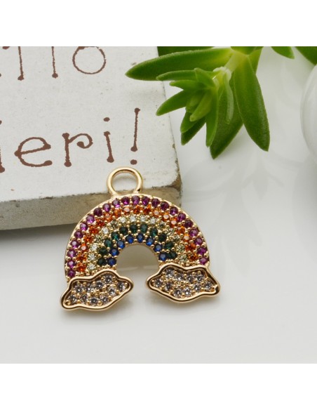Ciondolo arcobaleno in ottone oro con zirconi arcobaleno 16x17,5 mm 1pz Gioie d'Oriente