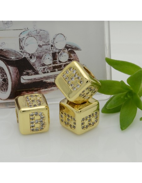 Perlina cubo alfabeto in ottone oro con strass 7,5 mm foro 3,5 mm 1pz Gioie d'Oriente