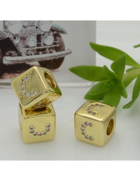 Perlina cubo alfabeto in ottone oro con strass 7,5 mm foro 3,5 mm 1pz Gioie d'Oriente