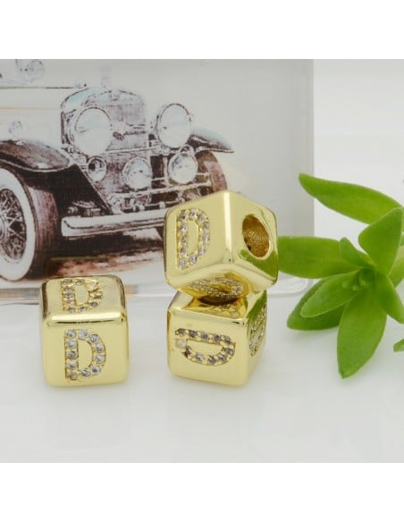 Perlina cubo alfabeto in ottone oro con strass 7,5 mm foro 3,5 mm 1pz Gioie d'Oriente