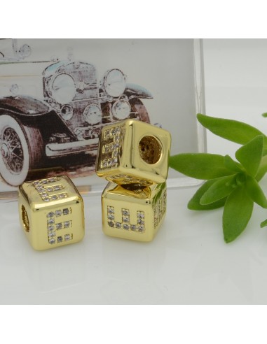 Perlina cubo alfabeto in ottone oro con strass 7,5 mm foro 3,5 mm 1pz Gioie d'Oriente
