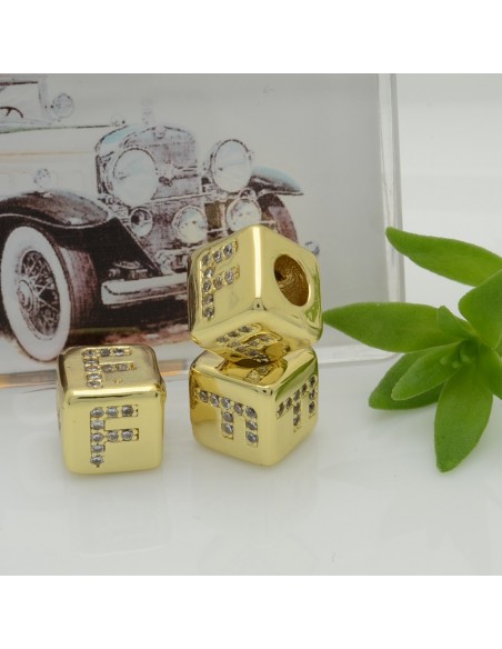 Perlina cubo alfabeto in ottone oro con strass 7,5 mm foro 3,5 mm 1pz Gioie d'Oriente
