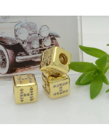 Perlina cubo alfabeto in ottone oro con strass 7,5 mm foro 3,5 mm 1pz Gioie d'Oriente