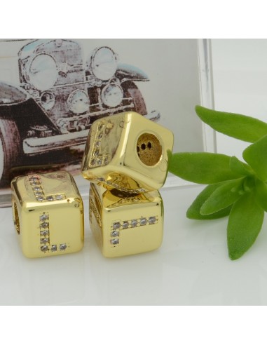 Perlina cubo alfabeto in ottone oro con strass 7,5 mm foro 3,5 mm 1pz Gioie d'Oriente