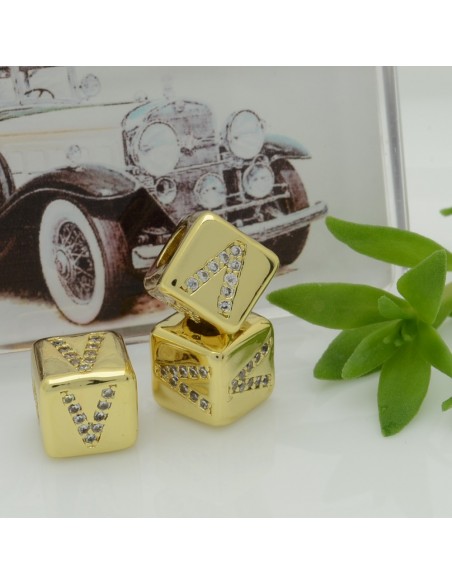 Perlina cubo alfabeto in ottone oro con strass 7,5 mm foro 3,5 mm 1pz Gioie d'Oriente