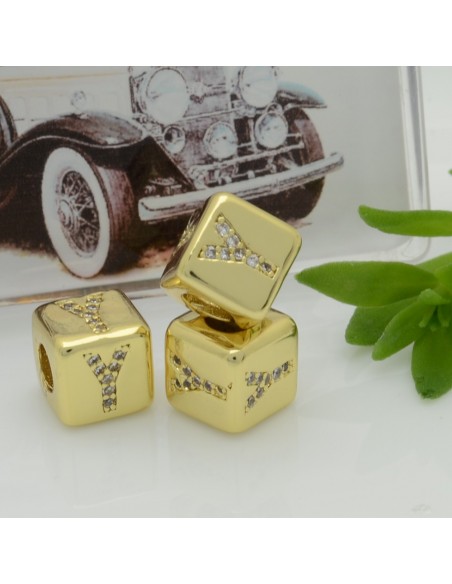 Perlina cubo alfabeto in ottone oro con strass 7,5 mm foro 3,5 mm 1pz Gioie d'Oriente