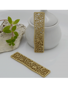 Ciondolo rettangolare traforato in zama oro 54 x 15.5 mm 2pz Gioie d'Oriente