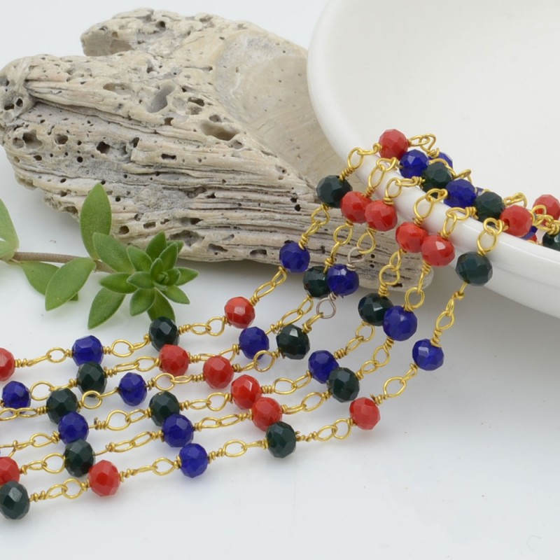 Catena rosario di cristalli colore rosso, blu e verde da 4mm concatenati con filo oro in ottone 50cm GDO
