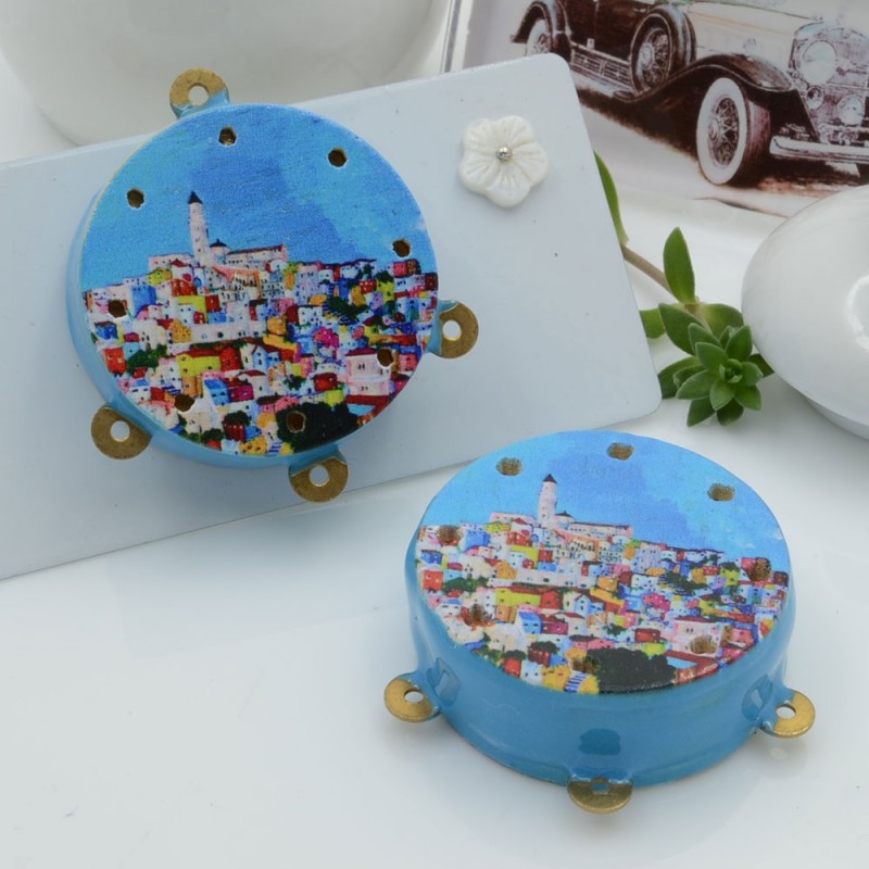 Ciondolo tamburelli siciliani 30 x 35 mm bordo azzurro con disegno paesino 3 anellini per le tue creazioni!!!