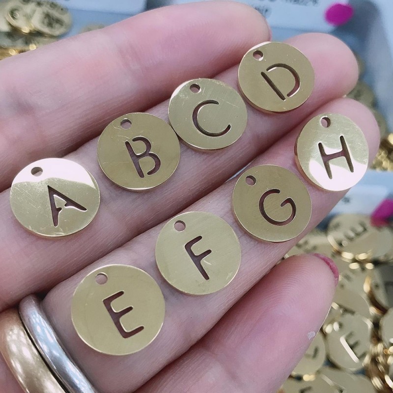 Ciondolo Lettera dell'Alfabeto in Acciaio Oro 12mm 1pz | GDO