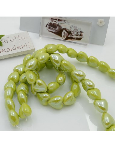 Perle cuore in ceramica colore verde mela 12x13mm 1 filo 25pz GDO