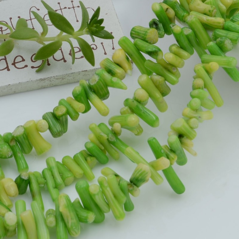 filo pietre ramo corallo liscio colore verde chiaro 8 - 17 mm circa 110 pz 40 cm  per i tuoi gioielli alla moda!!