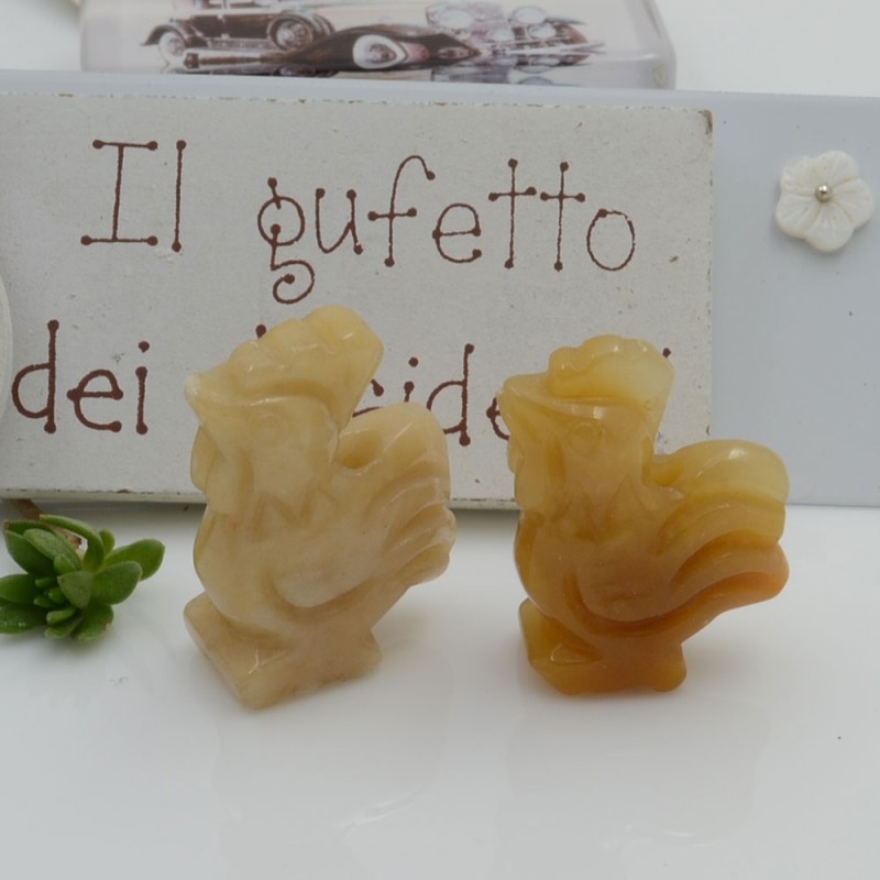 Pietre dure giada gialla a forma di gallo 30 x 21 mm 1pz con foro passante | GDO