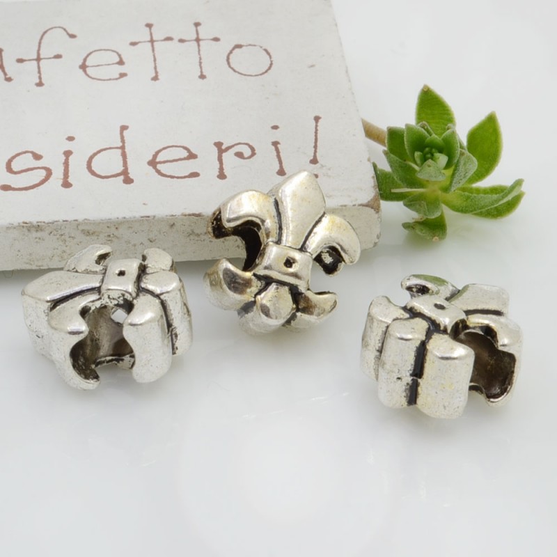 Distanziatori foro largo forma gigli 11 x 13 mm 4 pz colore argento per bracciale collana per le tue creazioni!!