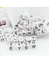 Perla cubo, plastica bianca, lettera nera, foro largo 3.5mm, 10mm, singola, marchio Gioie d'Oriente