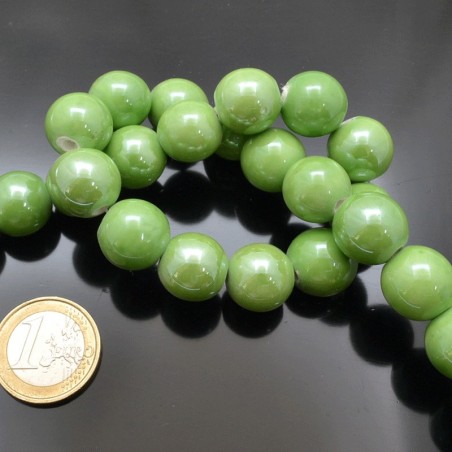 Filo di perle rotonde in ceramica smaltata 16-18 mm 22pz Gioie d'Oriente