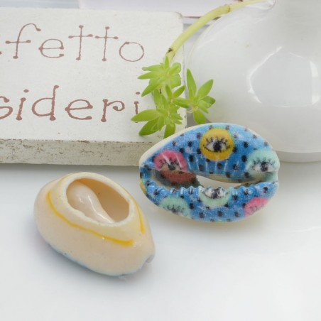 Conchiglie smaltate con stampe a fantasia con occhi circa 13x21mm 2pz Gioie d'Oriente
