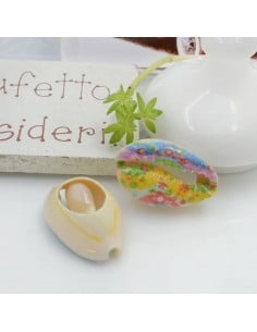Conchiglie smaltate con stampe a fiorellini varie circa 13x21mm 2pz Gioie d'Oriente