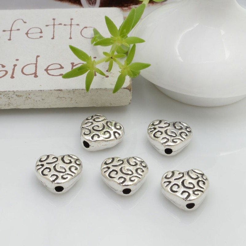 Distanziatori Perline piatto colore argento 9 mm 8 pz a forma di cuore con fantasia in metallo per le tue creazioni!