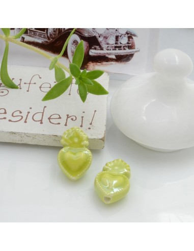 Perla a forma di cuore sacro in ceramica luminosa e smaltata colore verde mela due misure 2 pz per le tue creazioni alla moda!!