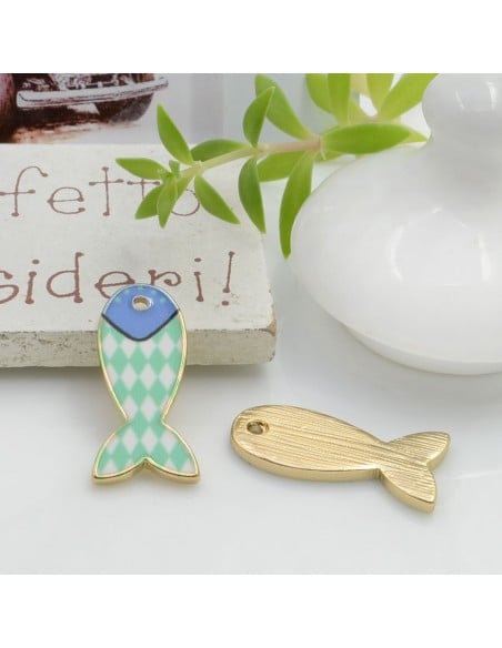 Ciondolo Charms Pesciolino smaltato colorato 21 x 10 mm 1 pz base oro in ottone per le tue creazioni!!