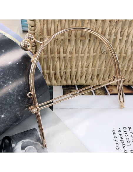 Chiusura per borse da cucire forma mezzo luna 15 cm aperto 28 cm con 2 ANELLI PER ATTACCARE TRACOLLA