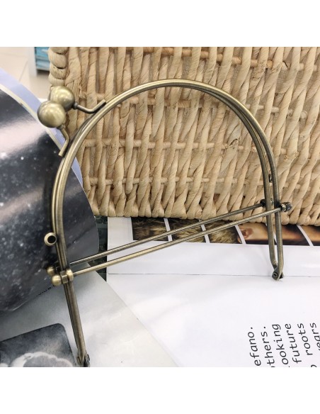 Chiusura per borse da cucire forma mezzo luna 15 cm aperto 28 cm con 2 ANELLI PER ATTACCARE TRACOLLA
