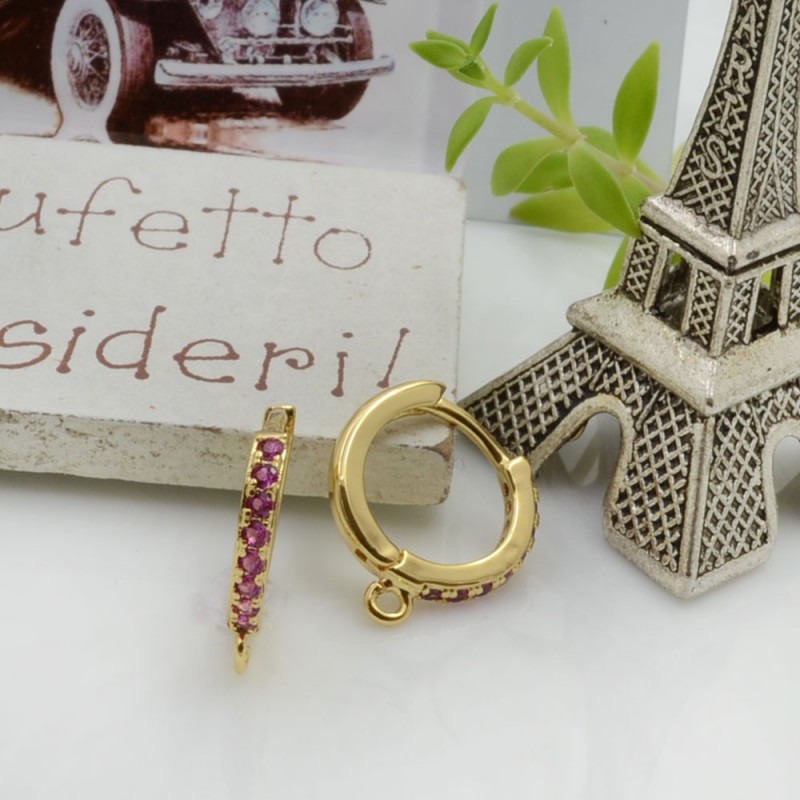 Orecchini cerchietti tondi in ottone oro giallo con zirconi fucsia 14mm 1 paio | GDO