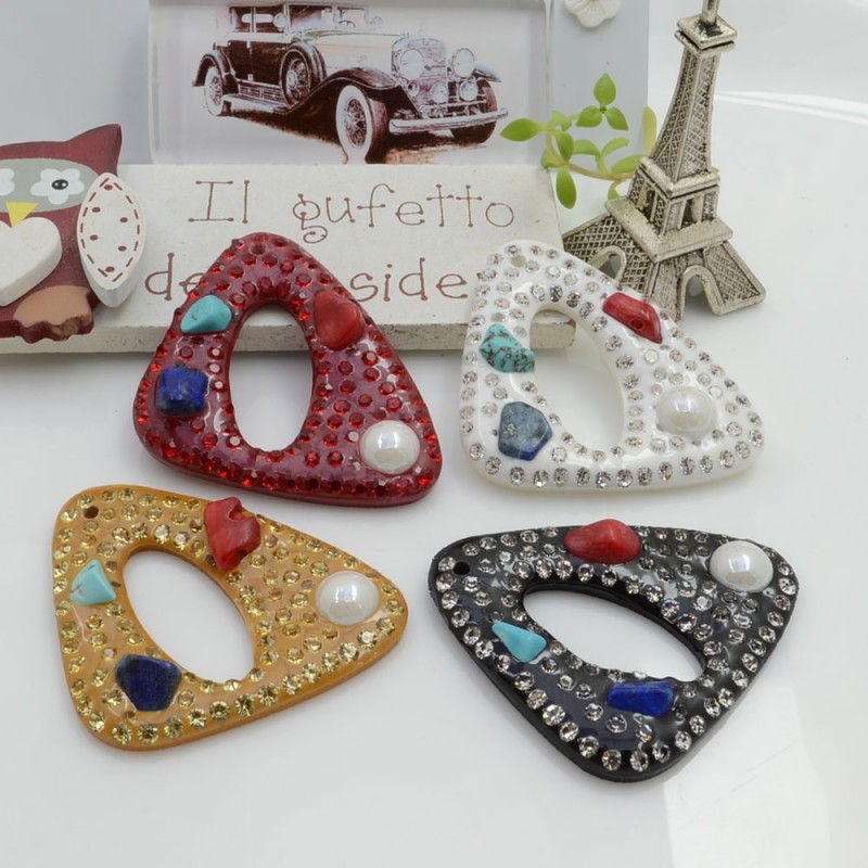Ciondolo triangolo irregolare in resina con pietre dure e strass 37 x 39 mm 1 pz per le tue creazioni!!!