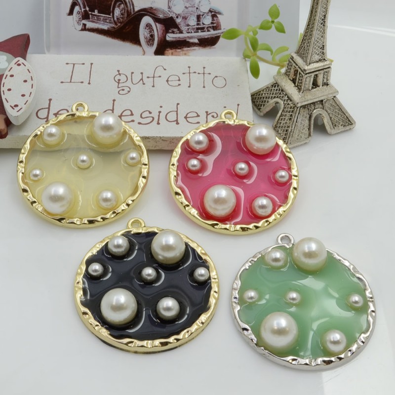 Ciondolo tondo in resina con perle bordo in ottone 36 x 33 mm 1 pz per le tue creazioni!!!