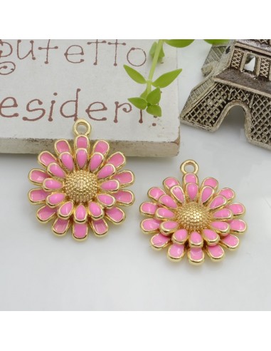 Ciondolo charm Fiore Margherita smaltata in ottone base oro 24 x 20 mm 1pz Gioie d'Oriente