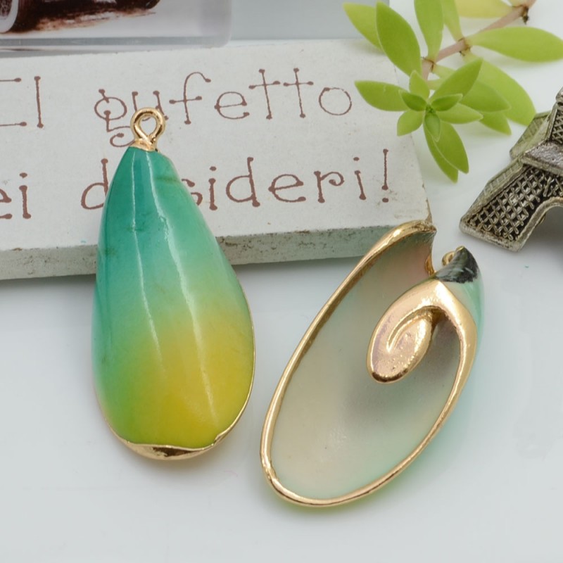 Ciondolo Conchiglia smaltata in vari colori con bordo placcato oro 39x19mm Gioie d'Oriente