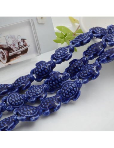 Filo perle a forma di tartaruga bombata in ceramica luminosa e smaltata colore blu 19 x 15 mm 20 pz cod 008
