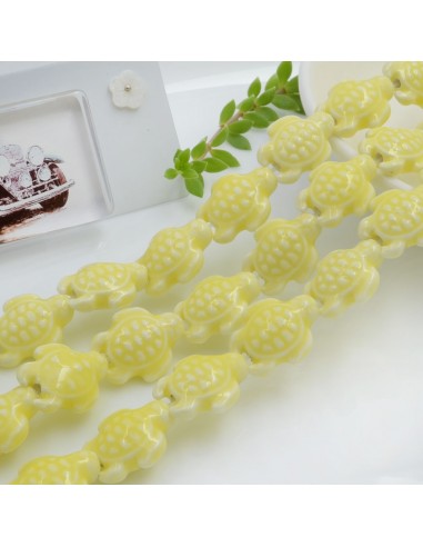 Filo perle a forma di tartaruga bombata in ceramica luminosa e smaltata colore giallo chiaro 19 x 15 mm 20 pz cod 023