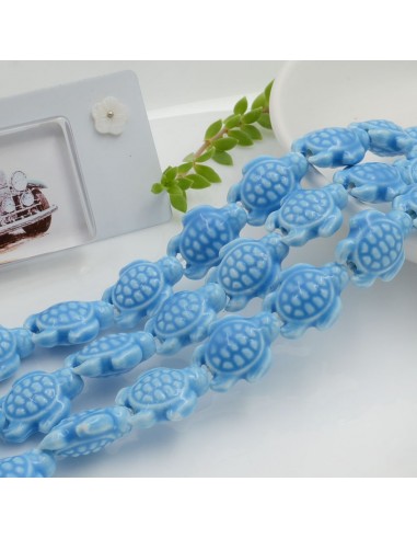 Filo perle a forma di tartaruga bombata in ceramica luminosa e smaltata colore azzurro 19 x 15 mm 20 pz cod 030