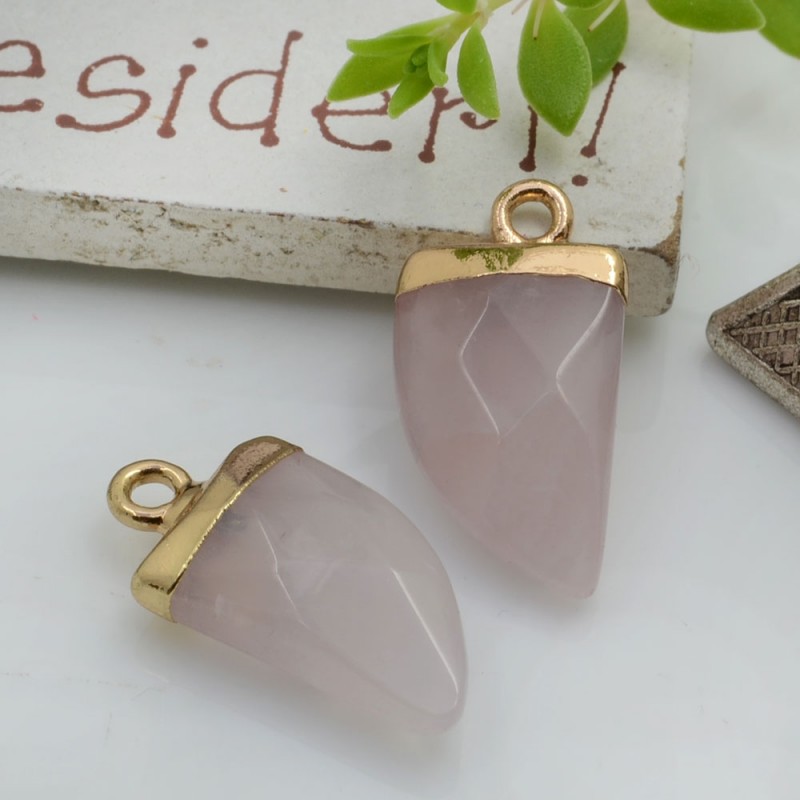 Ciondolo pendente forma corno di pietra dura quarzo rosa 20 x 10 mm 1 pz con bordo dorato in ottone per le tue creazioni!!