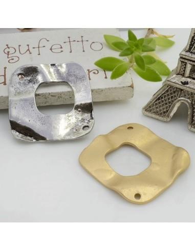 Connettore quadrato irregolare martellato in zama 23x25 mm 2pz Gioie d'Oriente