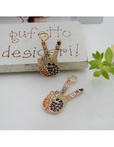 Ciondolo mano pace in ottone con zirconi multicolore 24x10mm 1pz Gioie d'Oriente