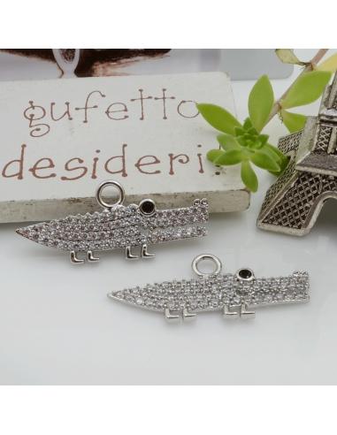 Ciondolo coccodrillo in ottone con zirconi bianchi 13x30mm 1pz Gioie d'Oriente