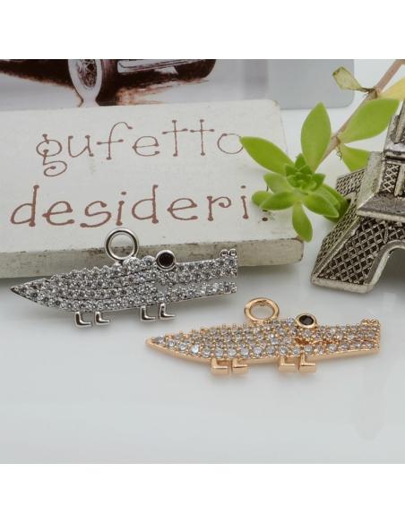 Ciondolo coccodrillo in ottone con zirconi bianchi 13x30mm 1pz Gioie d'Oriente