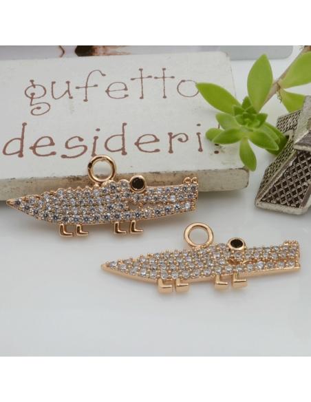 Ciondolo coccodrillo in ottone con zirconi bianchi 13x30mm 1pz Gioie d'Oriente