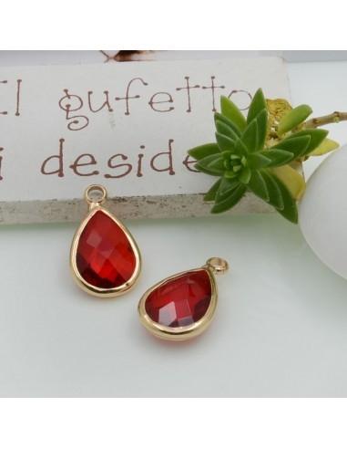 Charm di Cristalli a Forma di Goccia colore Rosso Scuro con Base Oro 18x10mm 1pz | GDO
